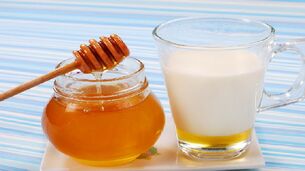 Pienas ir medus gydomiesiems dušams